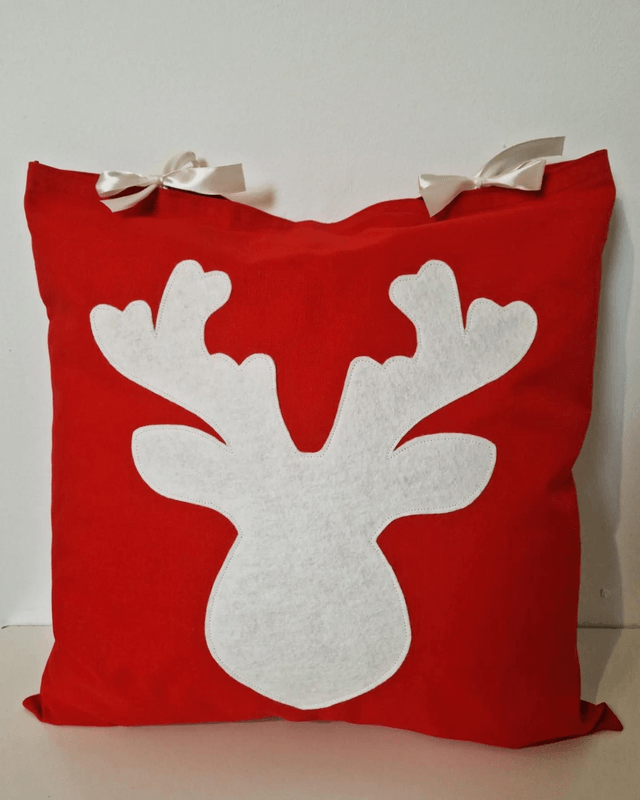 Reindeer pillow / Christmas pillow 